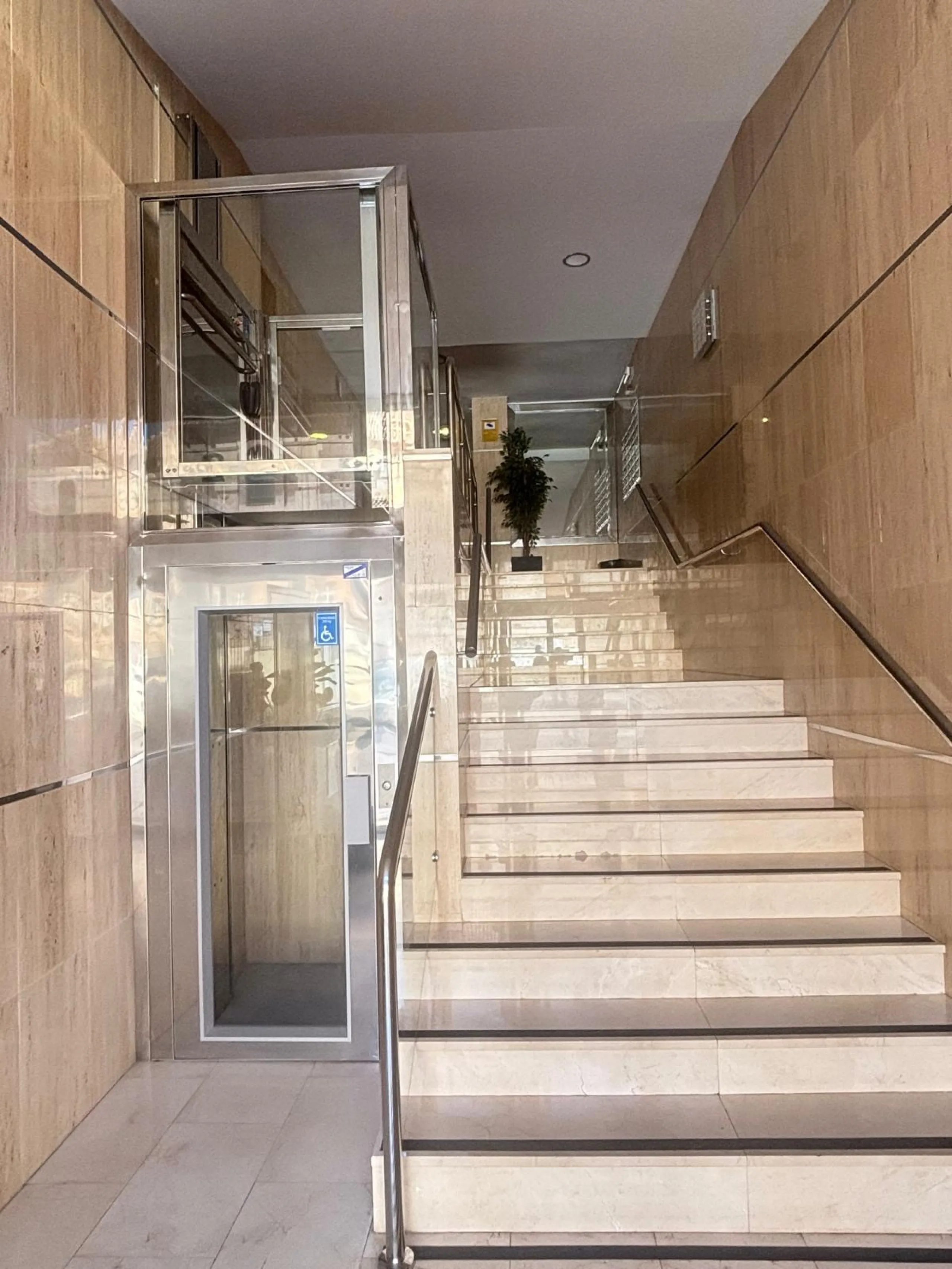 Spacious 4-Bedroom Apartment in Central Málaga – 7th Floor with Prime Location