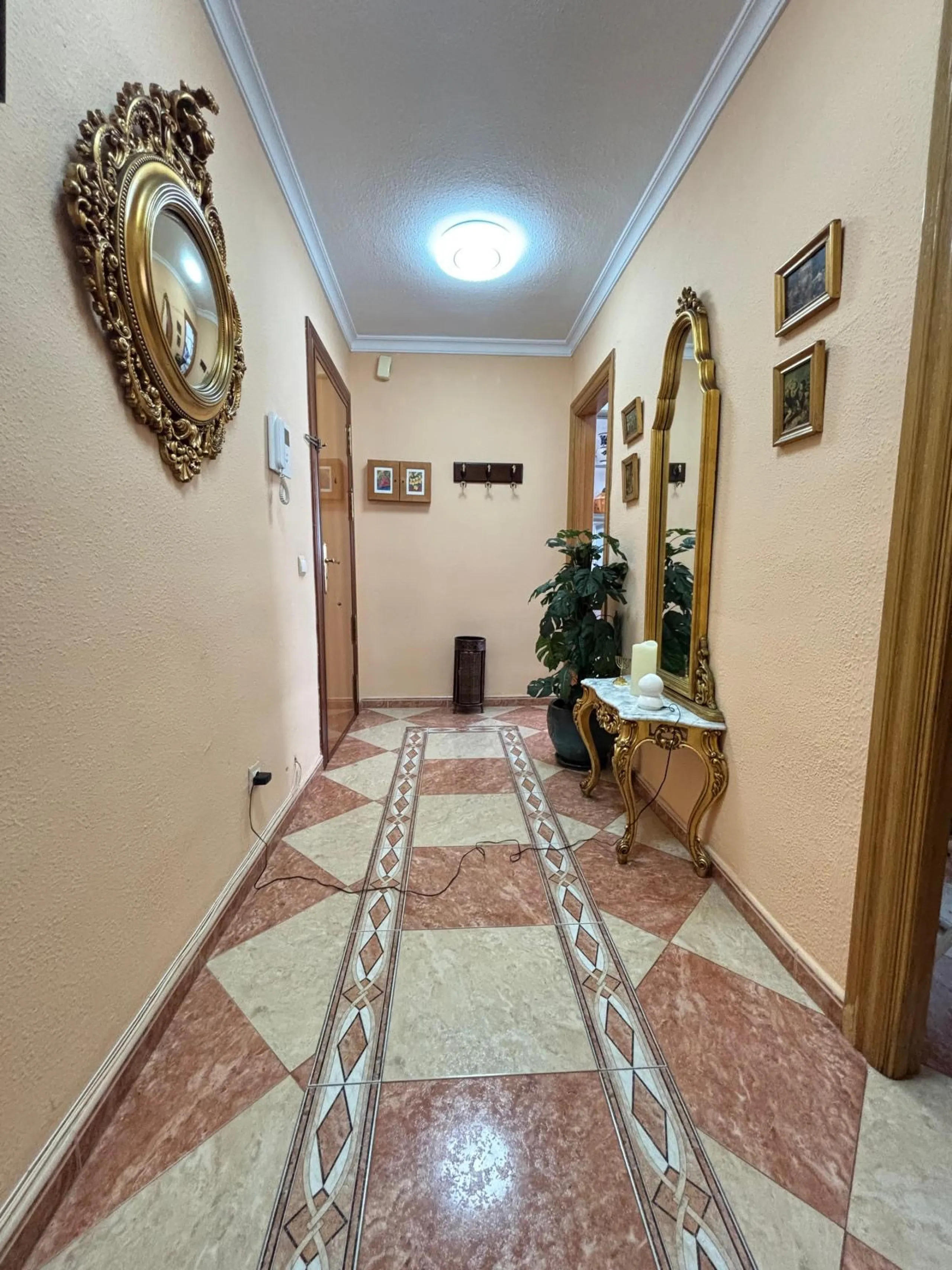 Spacious 4-Bedroom Apartment in Central Málaga – 7th Floor with Prime Location