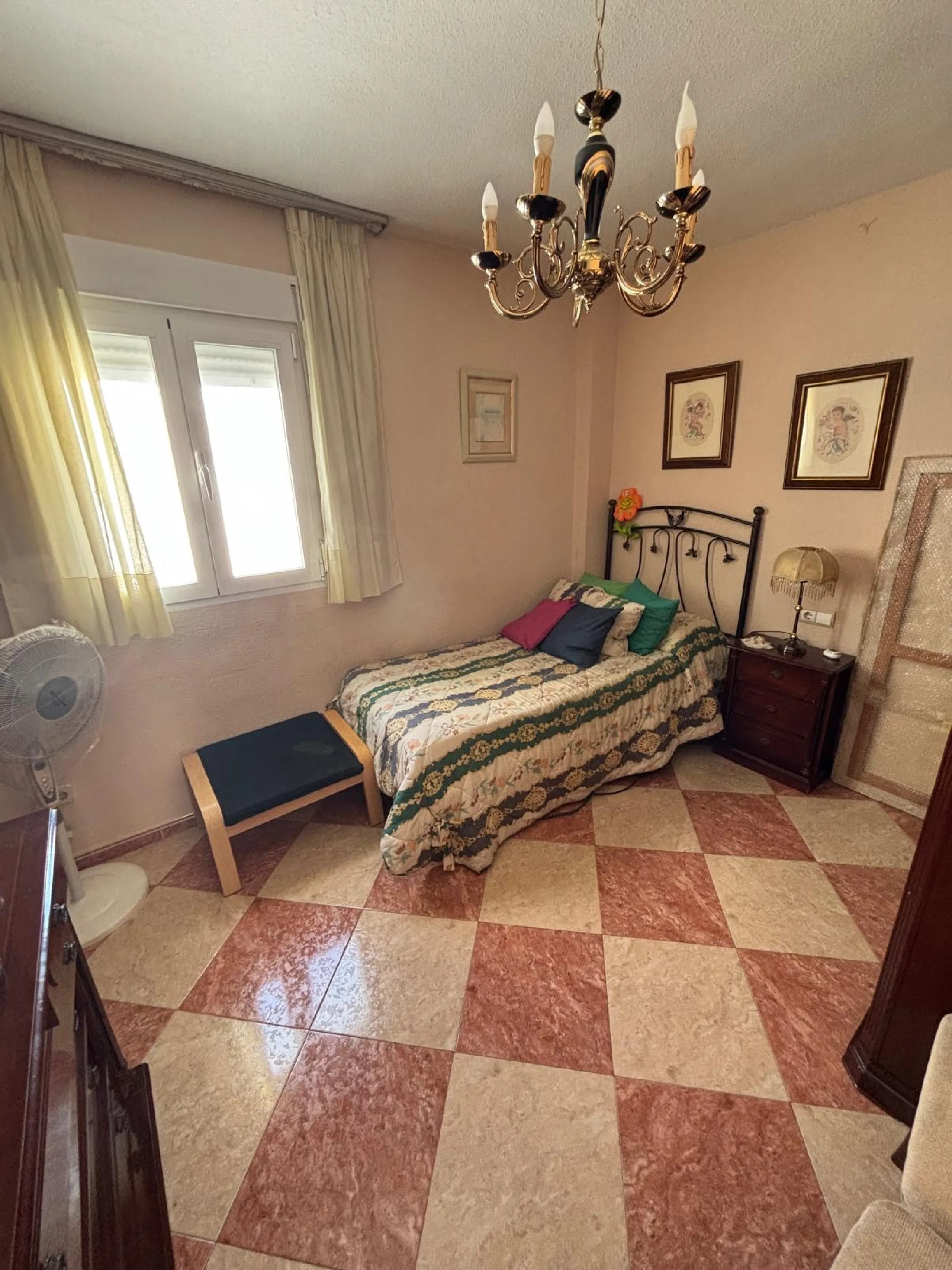Spacious 4-Bedroom Apartment in Central Málaga – 7th Floor with Prime Location