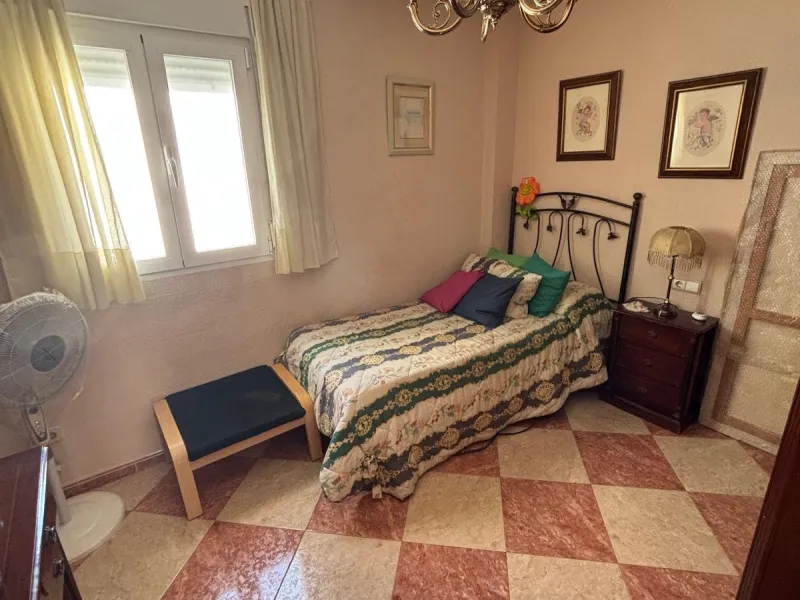 Spacious 4-Bedroom Apartment in Central Málaga – 7th Floor with Prime Location