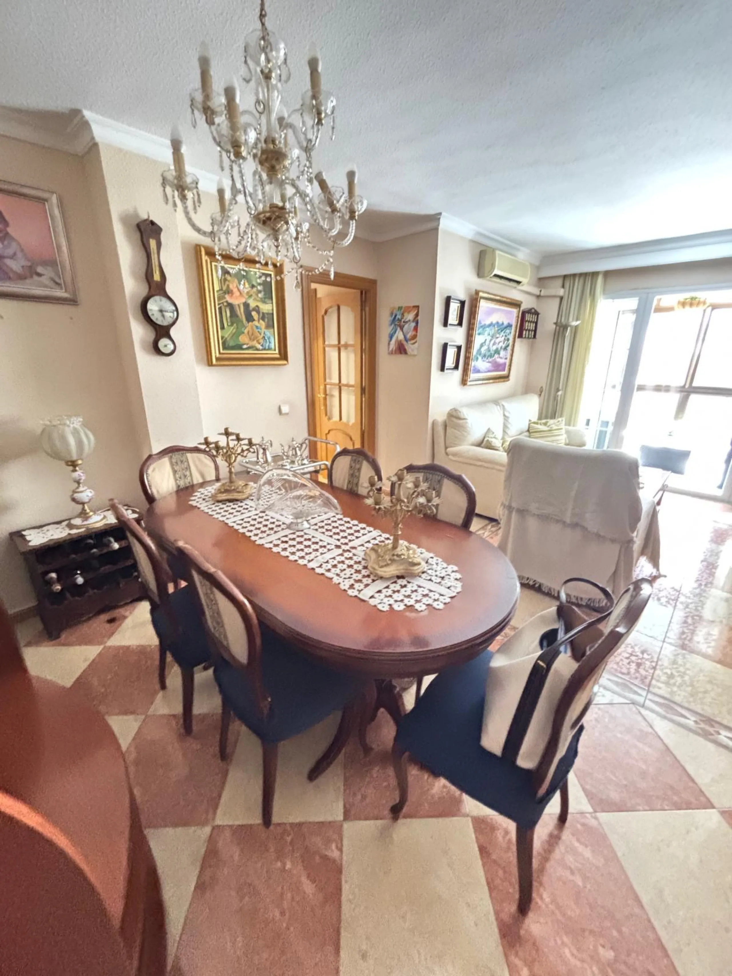 Spacious 4-Bedroom Apartment in Central Málaga – 7th Floor with Prime Location