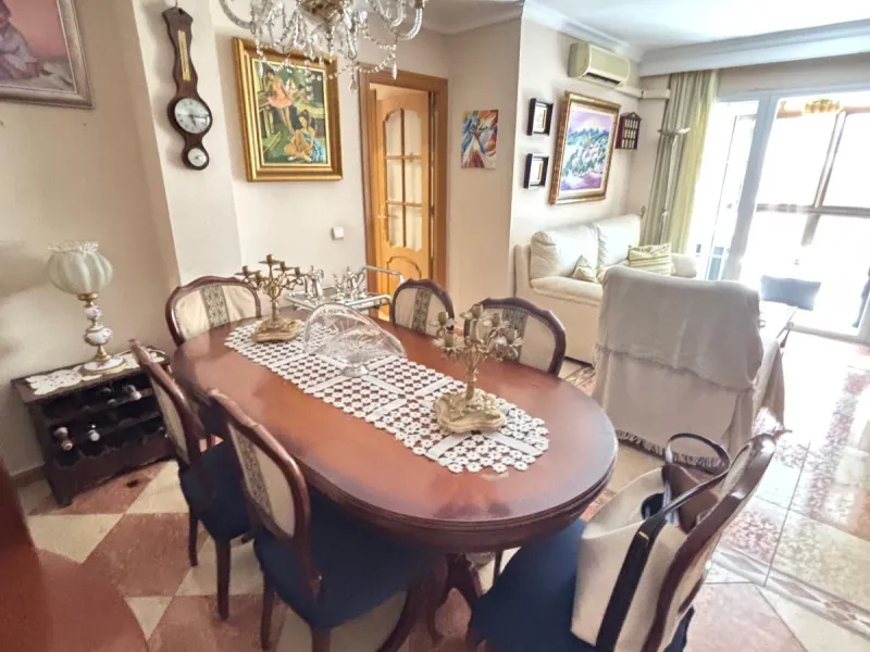 Spacious 4-Bedroom Apartment in Central Málaga – 7th Floor with Prime Location