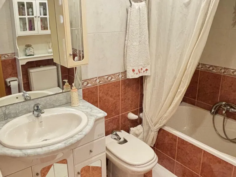 Spacious 4-Bedroom Apartment in Central Málaga – 7th Floor with Prime Location