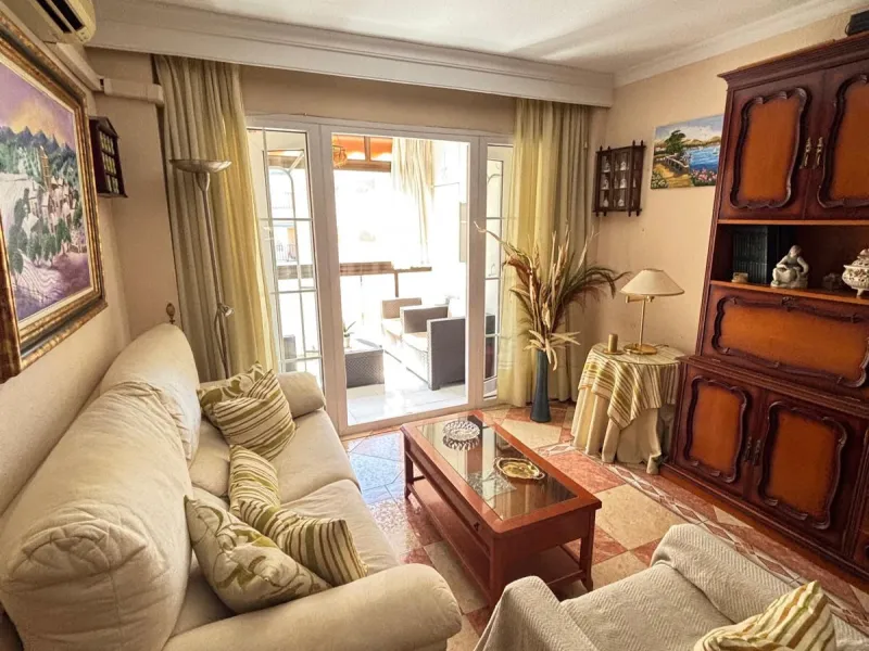 Spacious 4-Bedroom Apartment in Central Málaga – 7th Floor with Prime Location