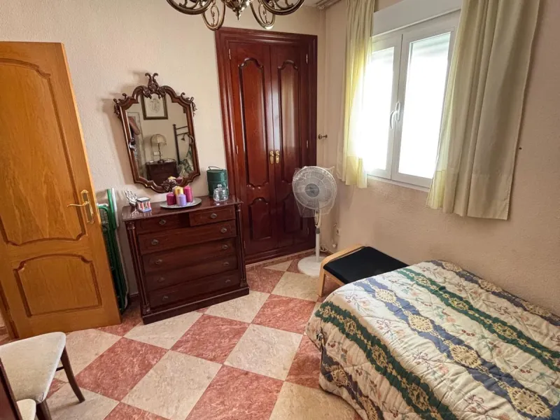 Spacious 4-Bedroom Apartment in Central Málaga – 7th Floor with Prime Location