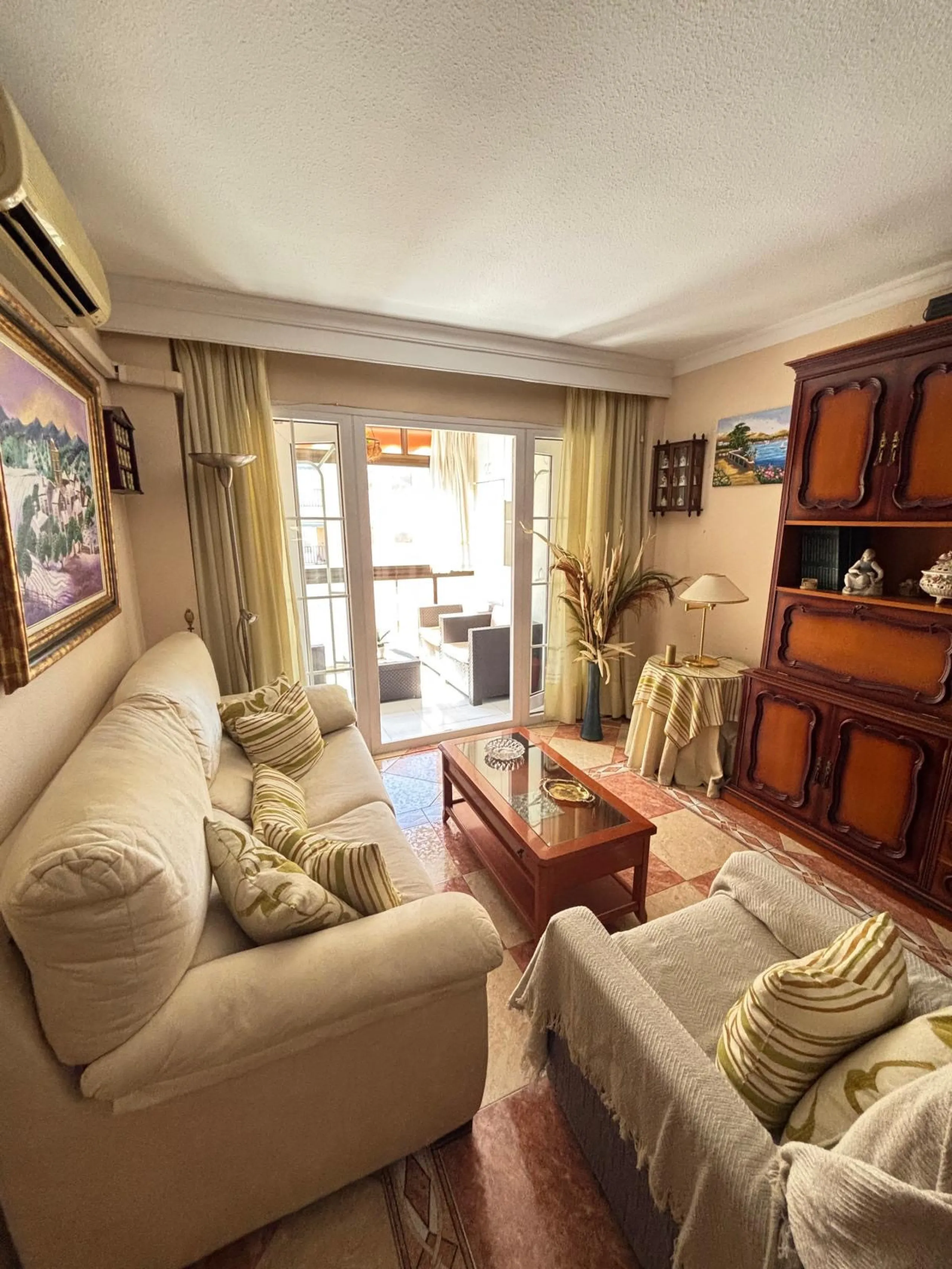 Spacious 4-Bedroom Apartment in Central Málaga – 7th Floor with Prime Location