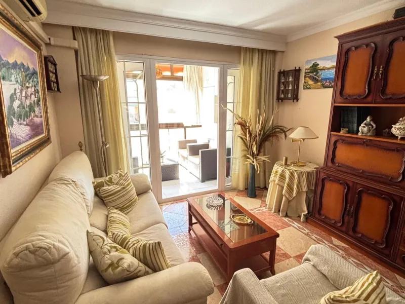 Spacious 4-Bedroom Apartment in Central Málaga – 7th Floor with Prime Location