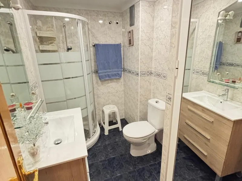 Spacious 4-Bedroom Apartment in Central Málaga – 7th Floor with Prime Location