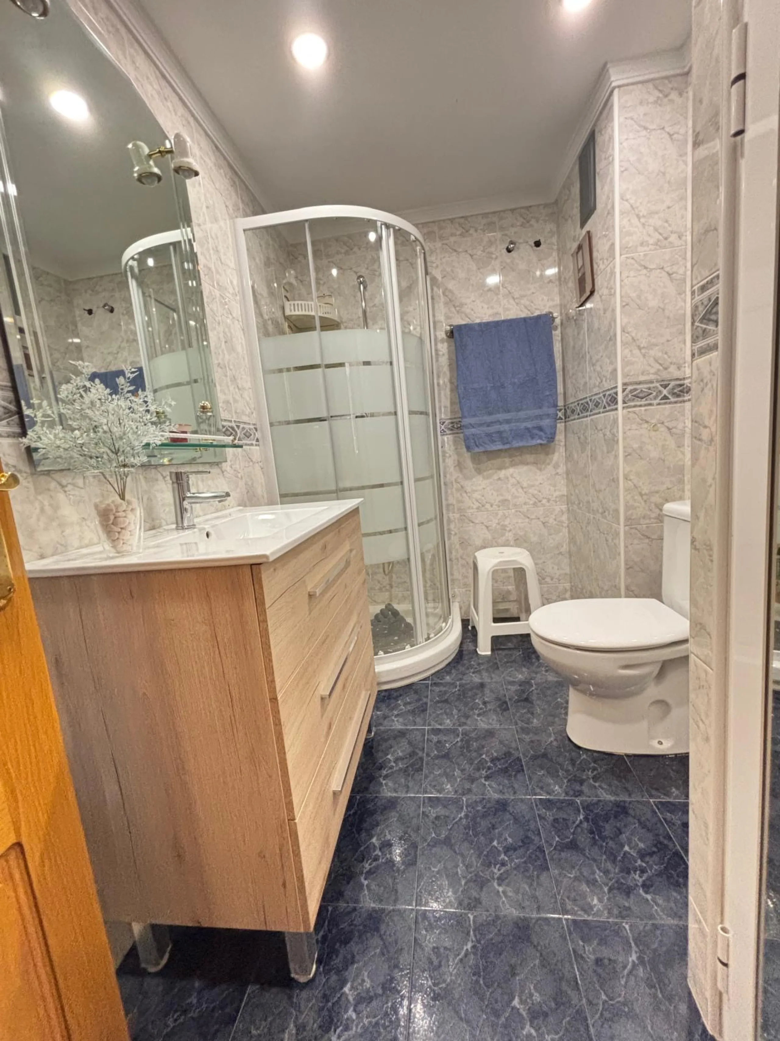 Spacious 4-Bedroom Apartment in Central Málaga – 7th Floor with Prime Location