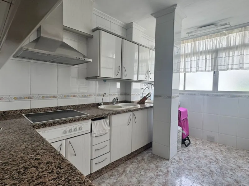 Spacious 4-Bedroom Apartment in Central Málaga – 7th Floor with Prime Location