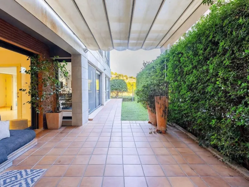 Villa contemporánea con piscina en Esplugues de Llobregat, Barcelona