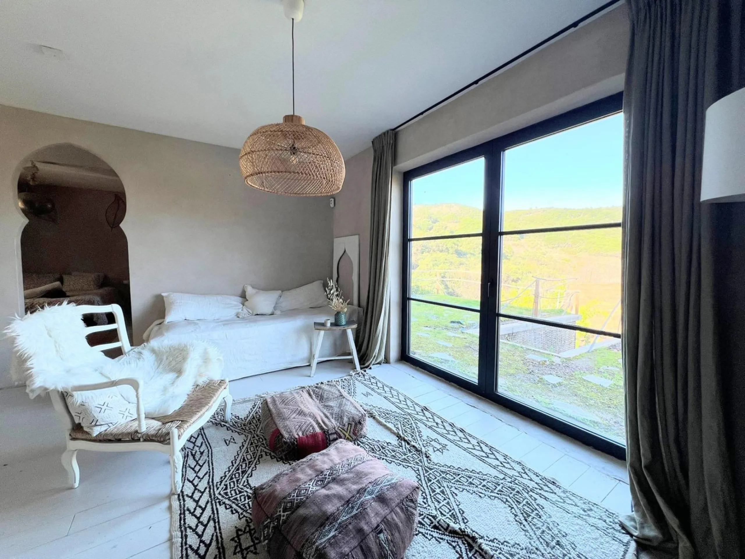 A biodynamic farm 20 minutes from Marbella, in a unique natural setting, with a river and mineral water spring at the foot of the farm, surrounded by trees. This self-sufficient farm boasts a wide variety of fruit trees and an organic garden.