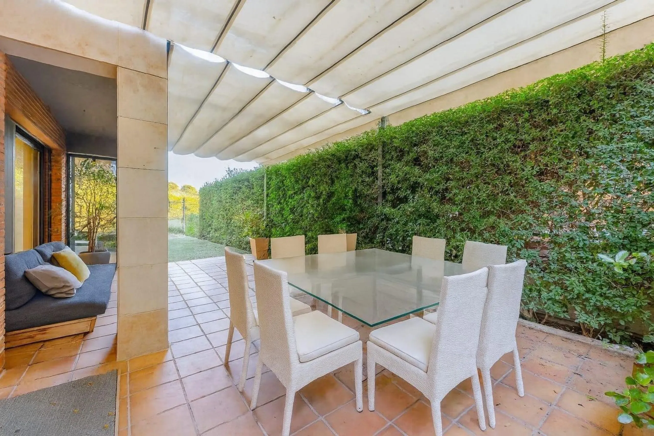 Villa contemporánea con piscina en Esplugues de Llobregat, Barcelona