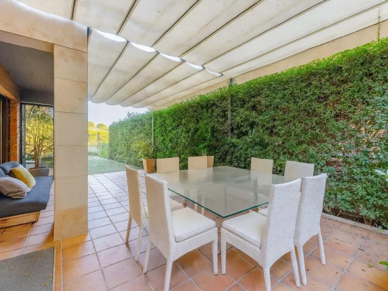 Villa contemporánea con piscina en Esplugues de Llobregat, Barcelona