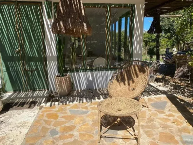 A biodynamic farm 20 minutes from Marbella, in a unique natural setting, with a river and mineral water spring at the foot of the farm, surrounded by trees. This self-sufficient farm boasts a wide variety of fruit trees and an organic garden.