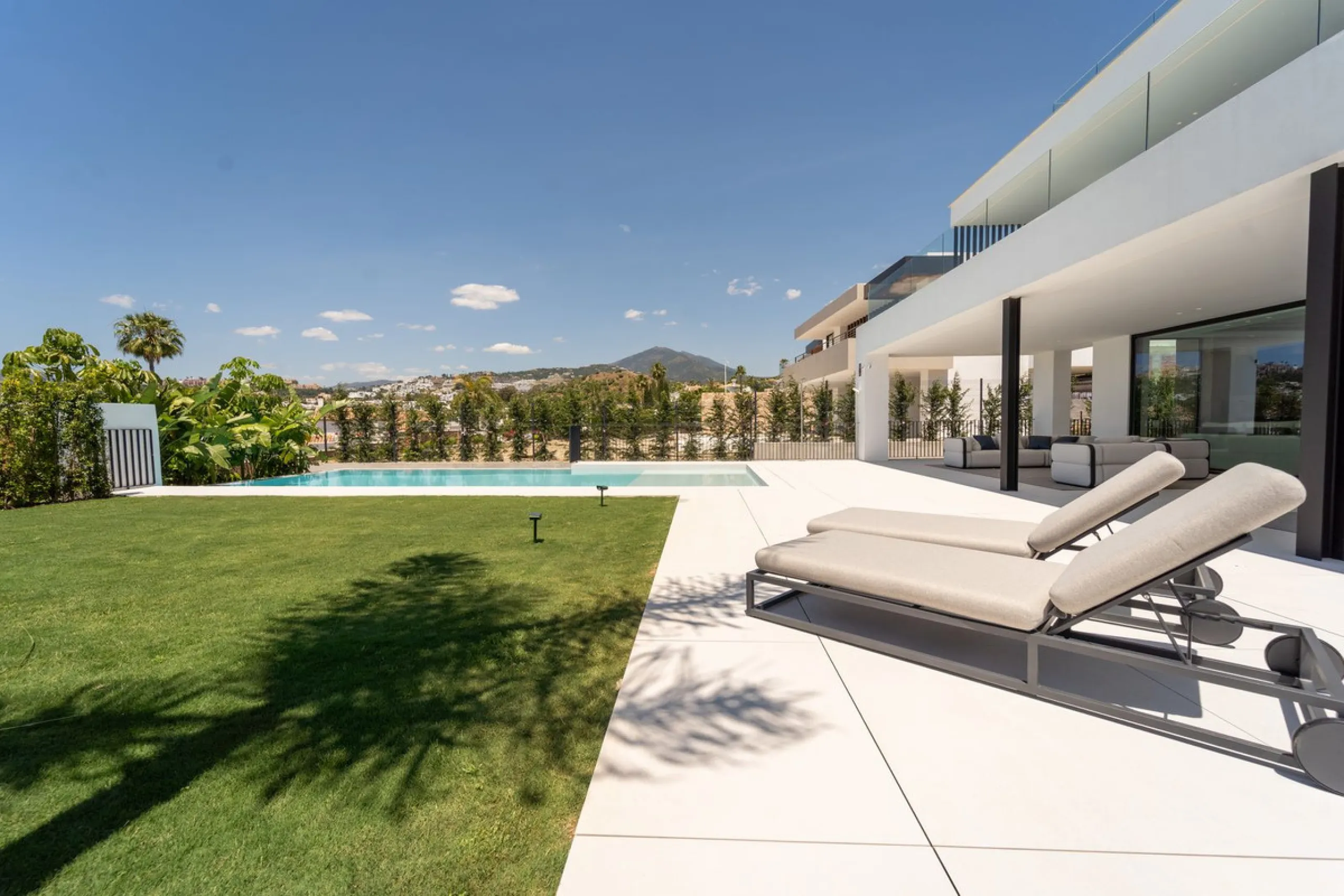 Brand New Villa with Breathtaking Golf & Mountain Views – Los Naranjos Golf, Marbella