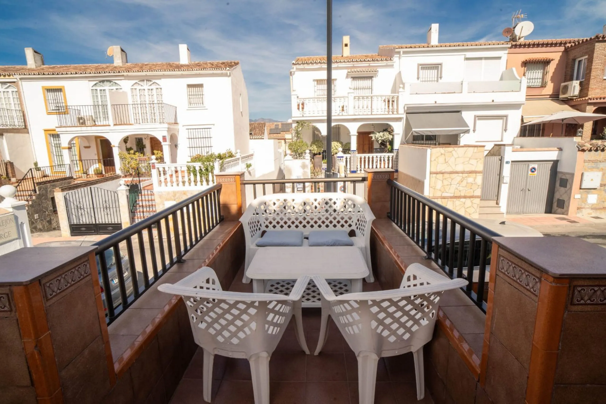 House - Semi-Detached House в продаже в Mijas, Málaga. В доме 6 спален и 3 ванных комнат. Площадь дома 200 м²
