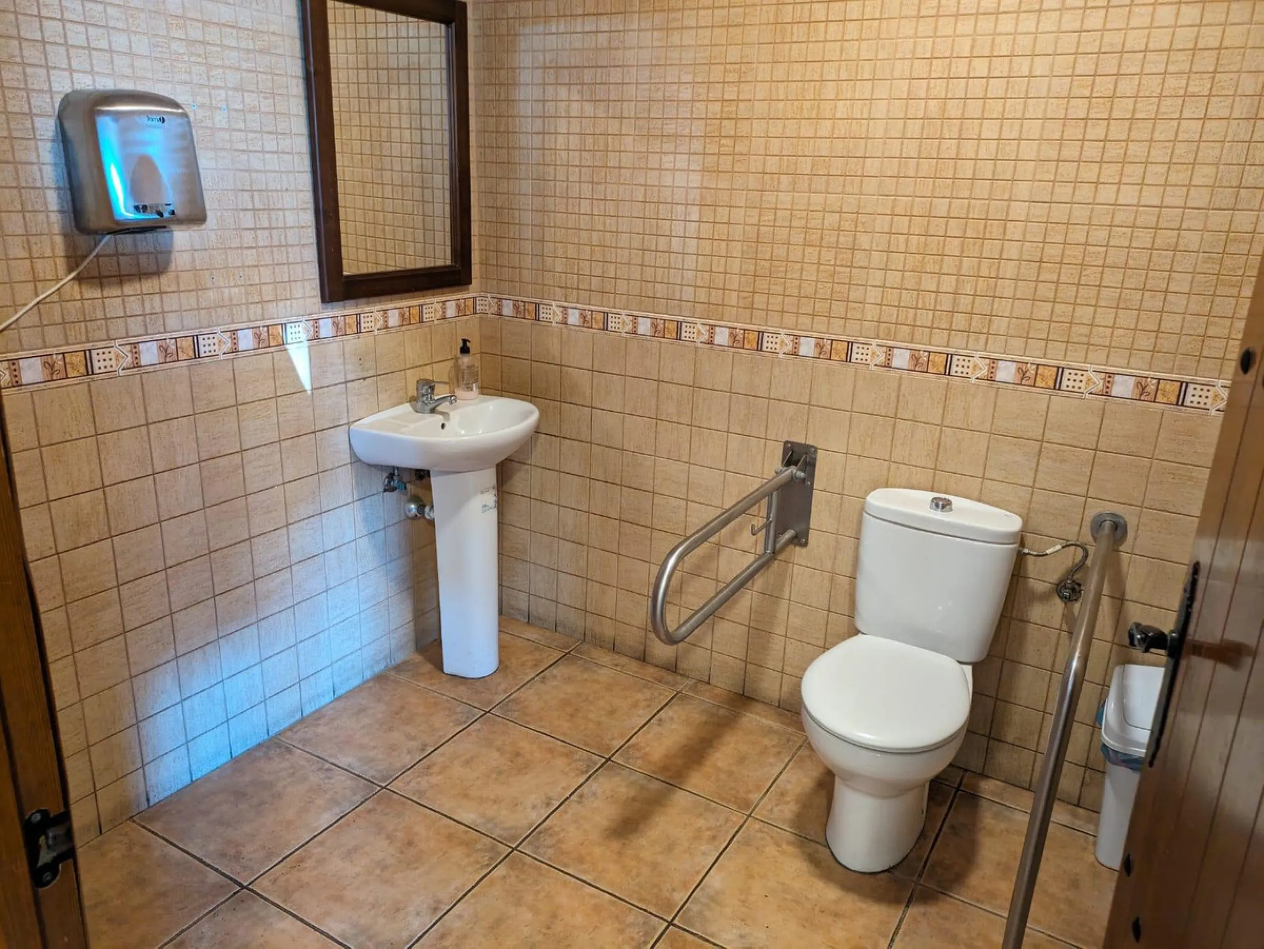 UNMISSABLE OPPORTUNITY IN UNBEATABLE AREA!