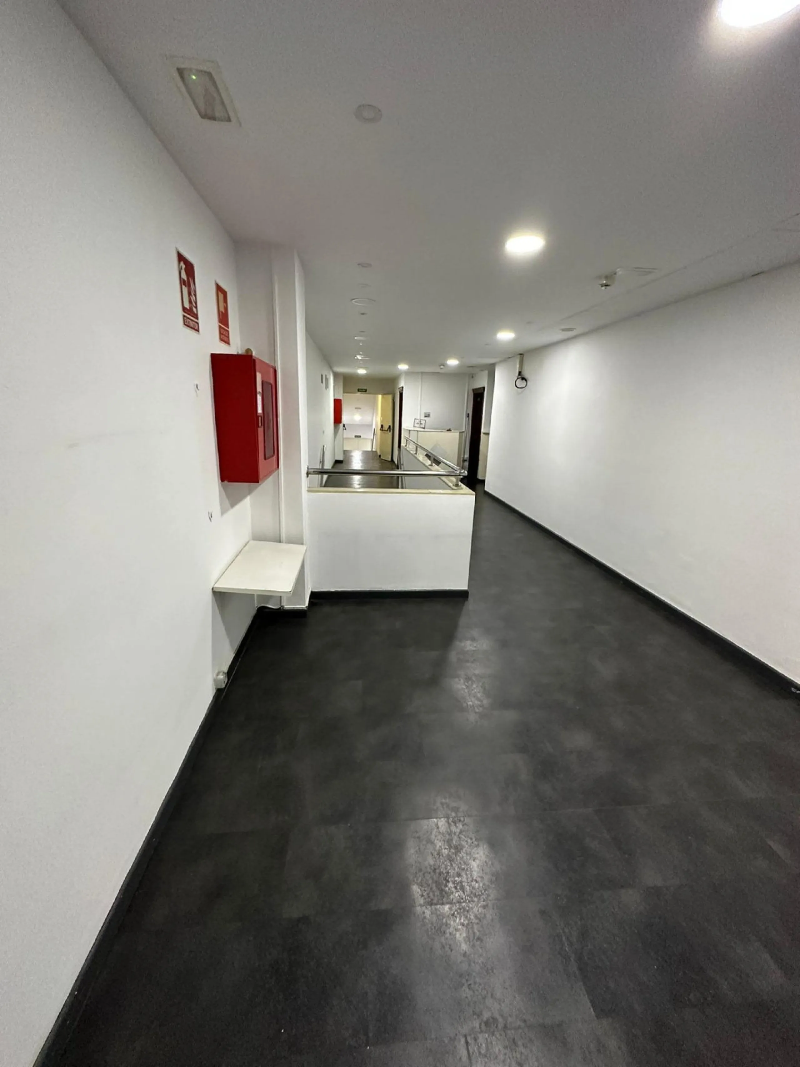 Commercial - Hostel в продаже в Churriana, Málaga. В доме 14 спален и 15 ванных комнат. Площадь дома 1246 м²