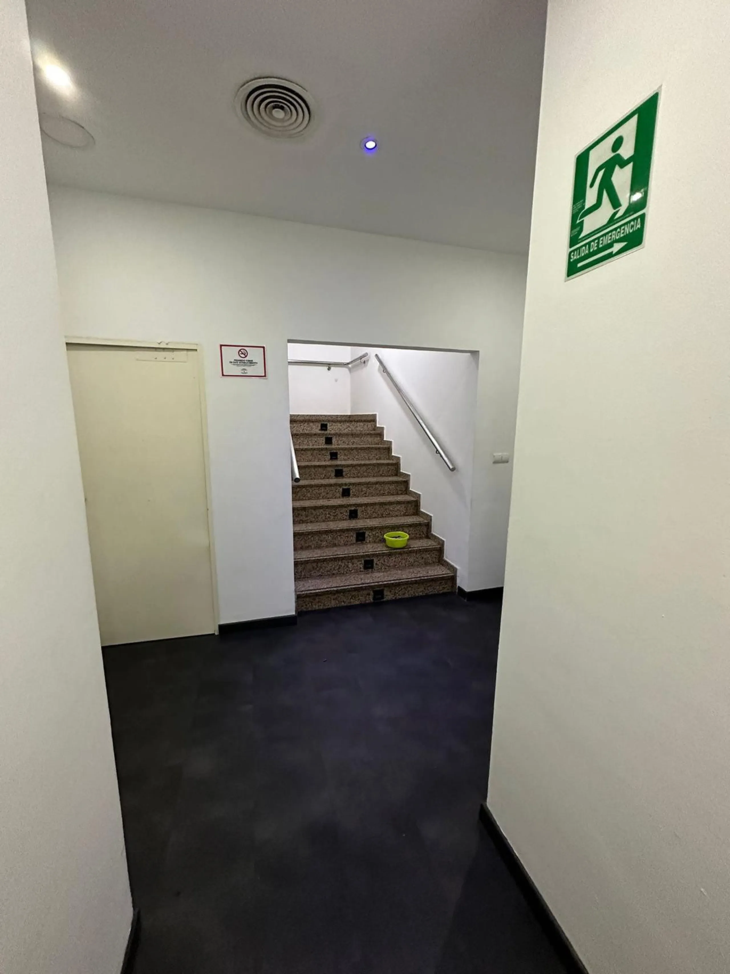 Commercial - Hostel в продаже в Churriana, Málaga. В доме 14 спален и 15 ванных комнат. Площадь дома 1246 м²