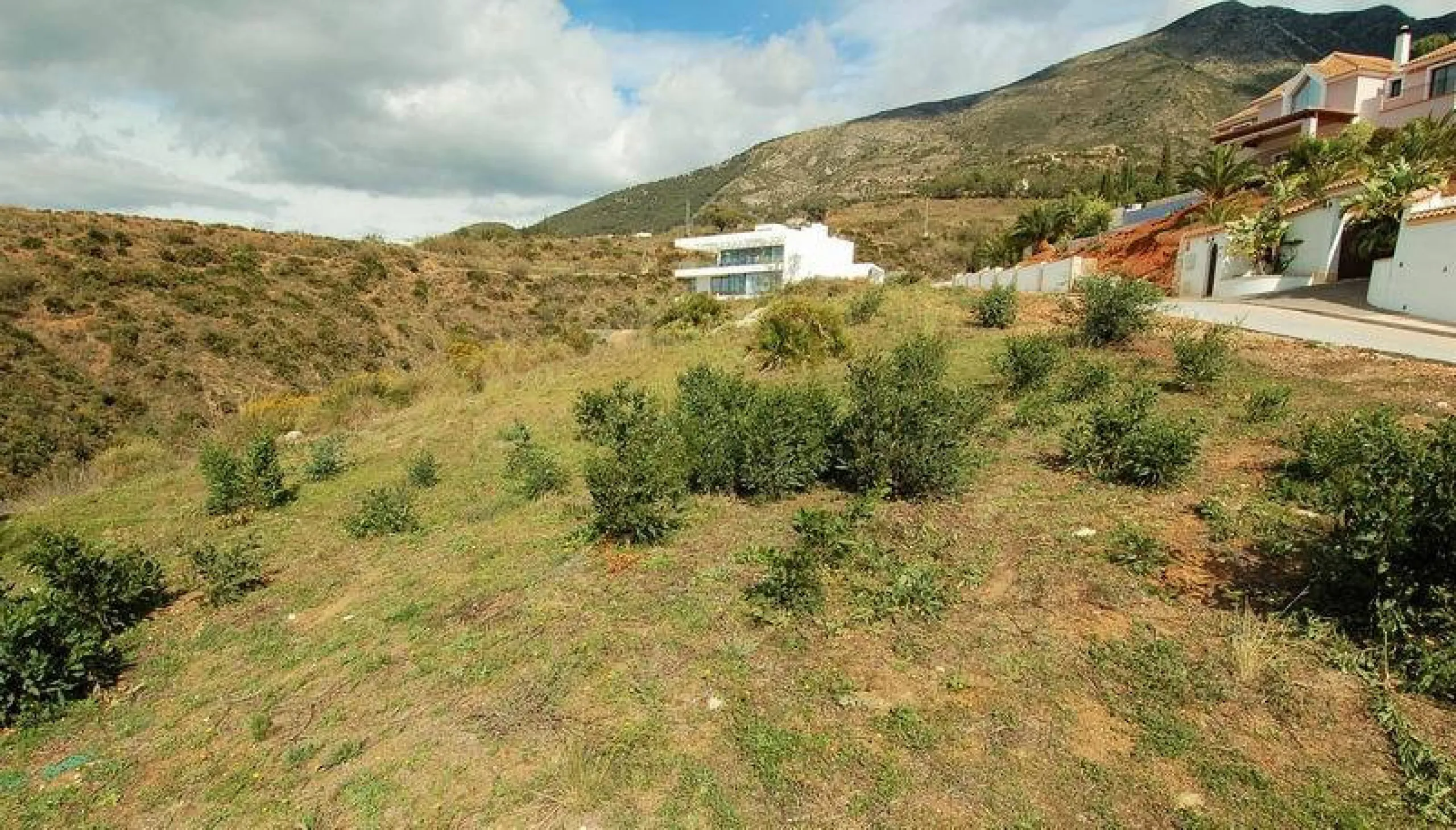 WONDERFUL PLOT FOR SALE IN PRESTIGIOUS RESIDENTIAL COMMUNITY NEAR MIJAS PUEBLO!!