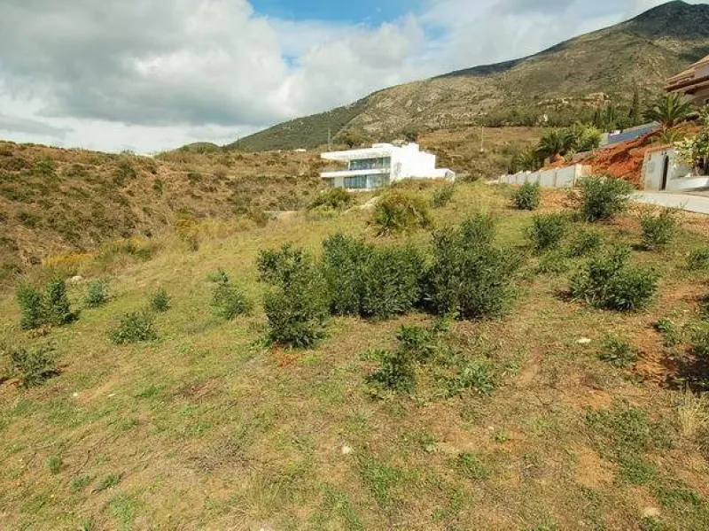 WONDERFUL PLOT FOR SALE IN PRESTIGIOUS RESIDENTIAL COMMUNITY NEAR MIJAS PUEBLO!!