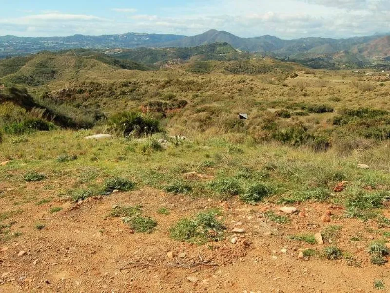 WONDERFUL PLOT FOR SALE IN PRESTIGIOUS RESIDENTIAL COMMUNITY NEAR MIJAS PUEBLO!!