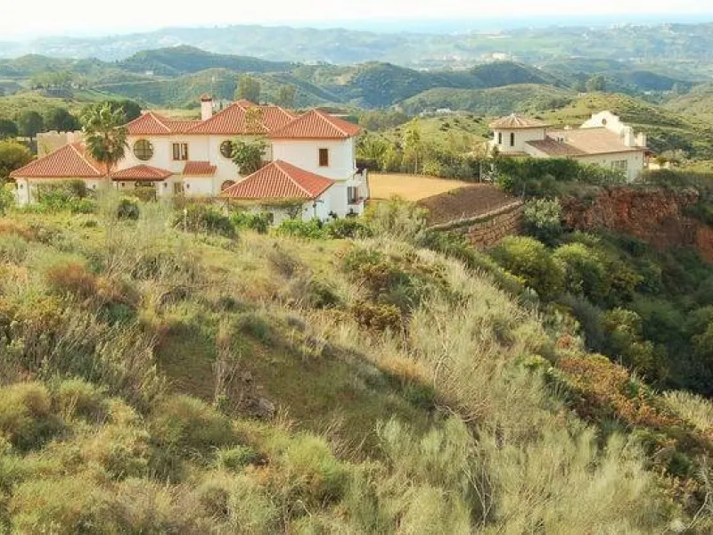 WONDERFUL PLOT FOR SALE IN PRESTIGIOUS RESIDENTIAL COMMUNITY NEAR MIJAS PUEBLO!!
