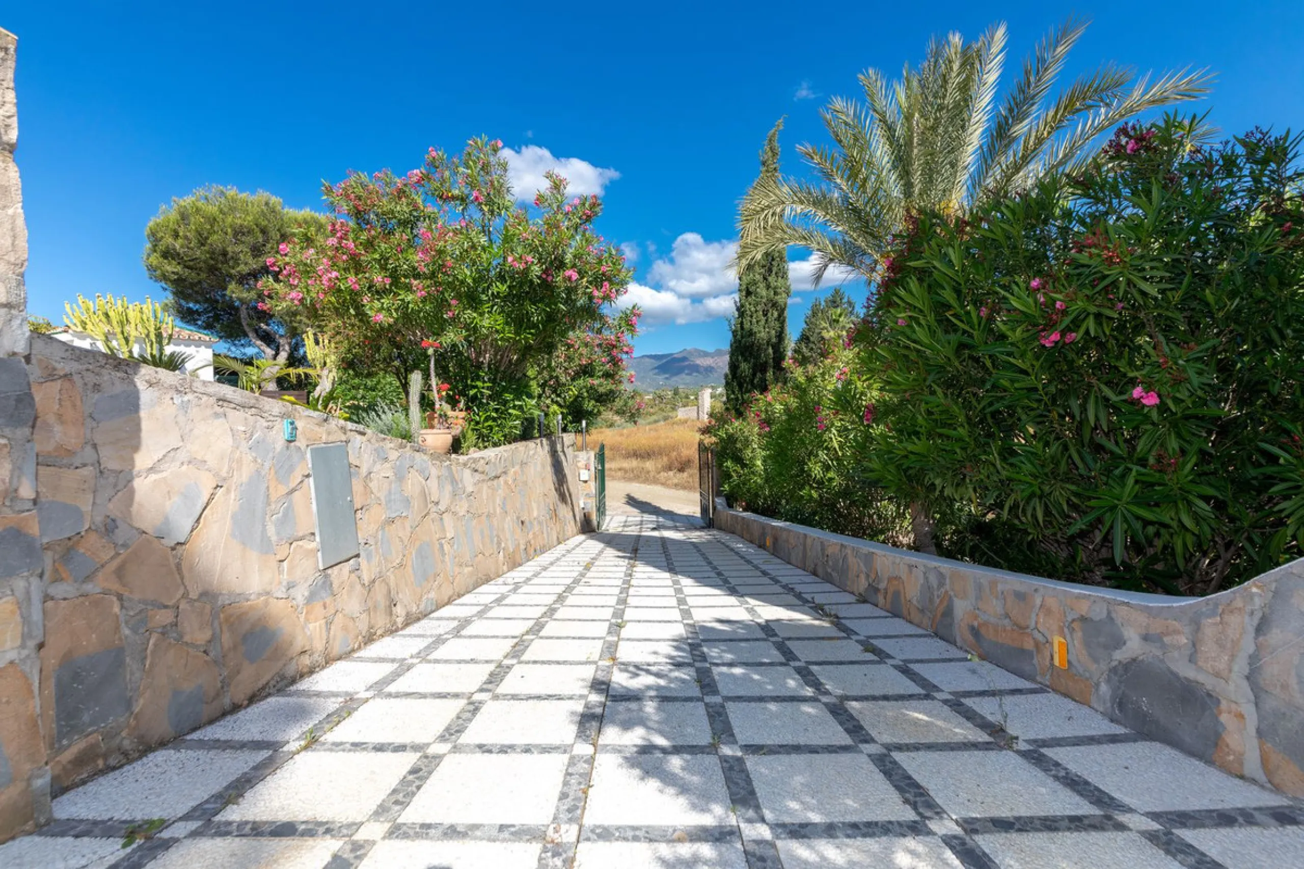 Charming Countryside Home for Sale in Entrerríos, Mijas