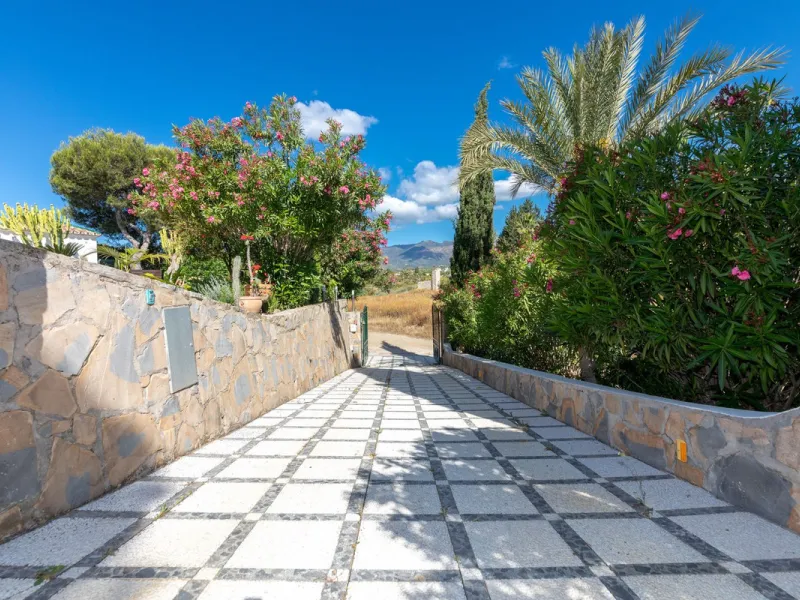 Charming Countryside Home for Sale in Entrerríos, Mijas