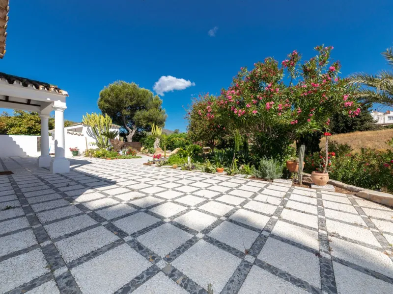 Charming Countryside Home for Sale in Entrerríos, Mijas