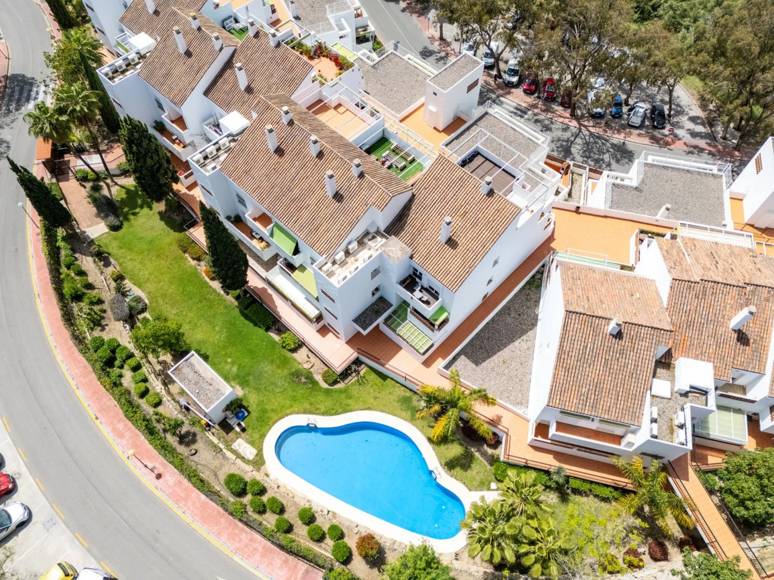 Spacious 2-Bedroom Apartment near Torrequebrada Golf & Walking Distance to the Beach.