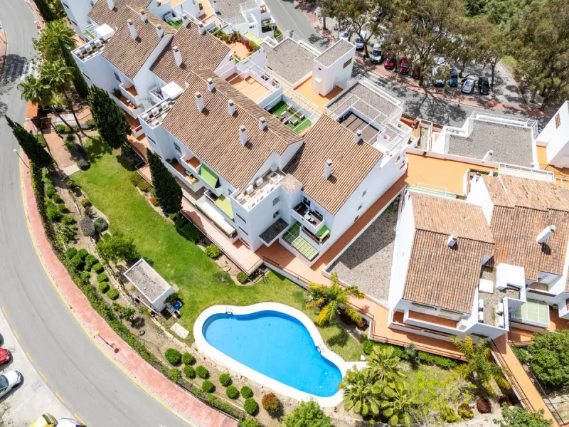 Spacious 2-Bedroom Apartment near Torrequebrada Golf & Walking Distance to the Beach.