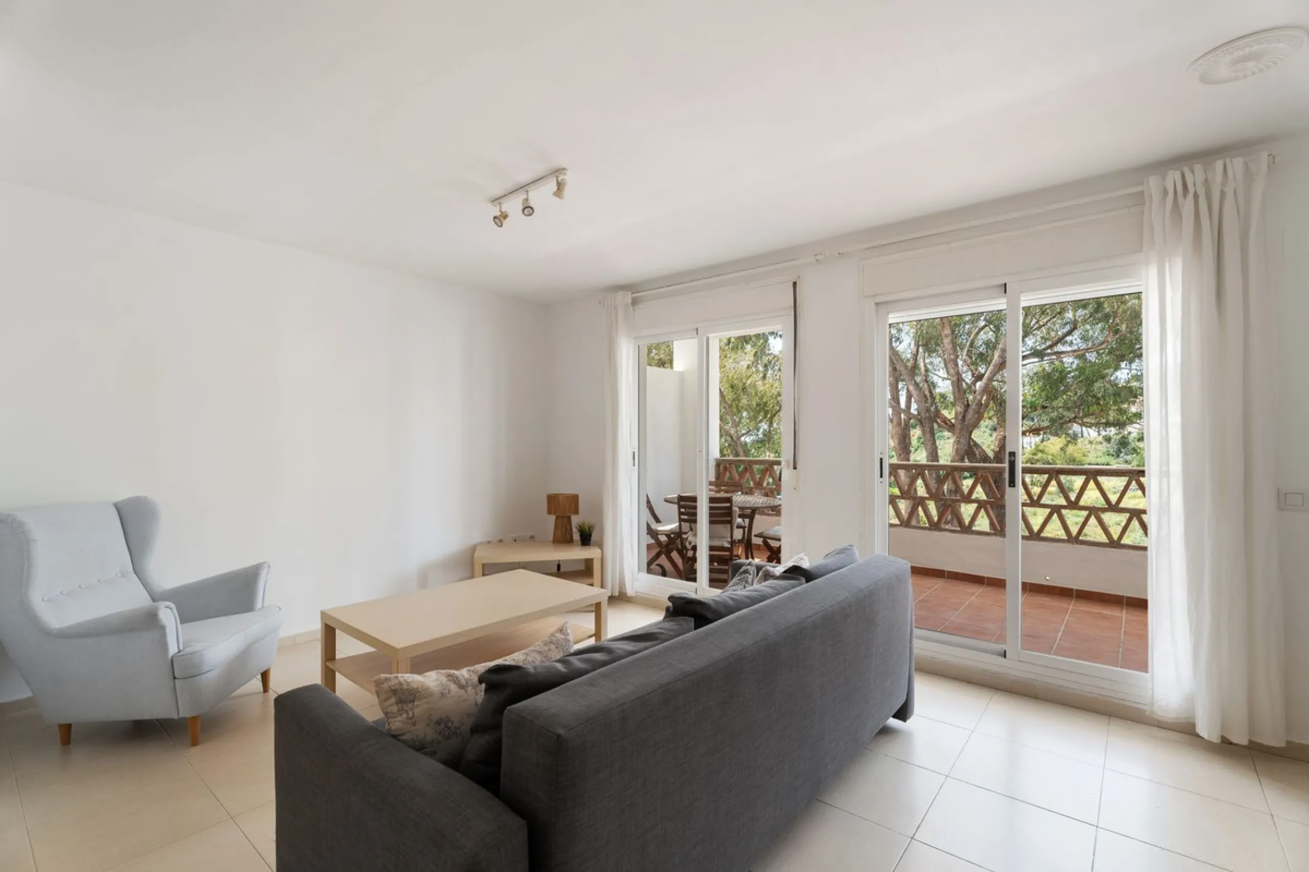Spacious 2-Bedroom Apartment near Torrequebrada Golf & Walking Distance to the Beach.