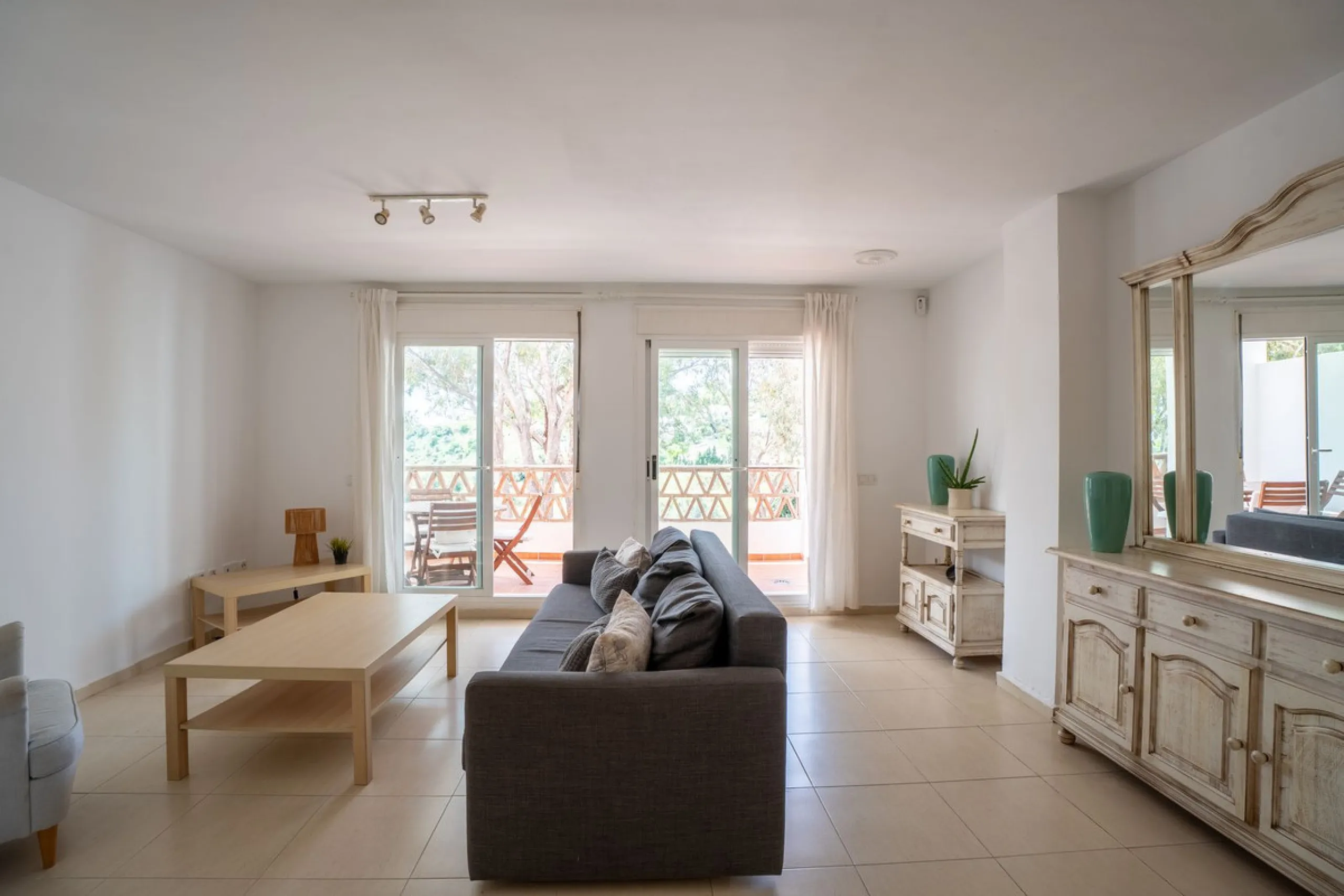 Spacious 2-Bedroom Apartment near Torrequebrada Golf & Walking Distance to the Beach.