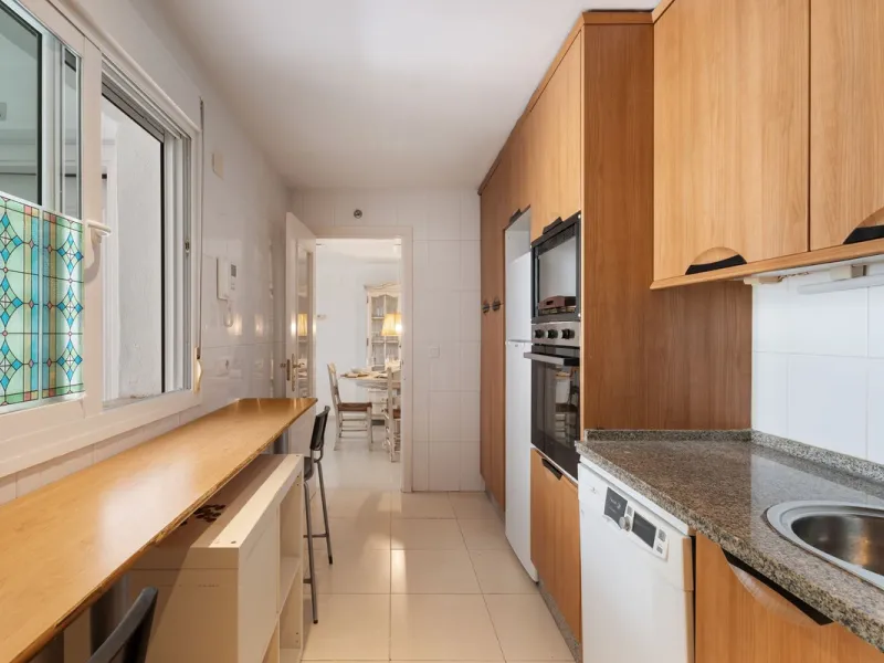 Spacious 2-Bedroom Apartment near Torrequebrada Golf & Walking Distance to the Beach.