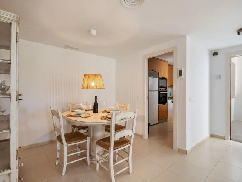Spacious 2-Bedroom Apartment near Torrequebrada Golf & Walking Distance to the Beach.