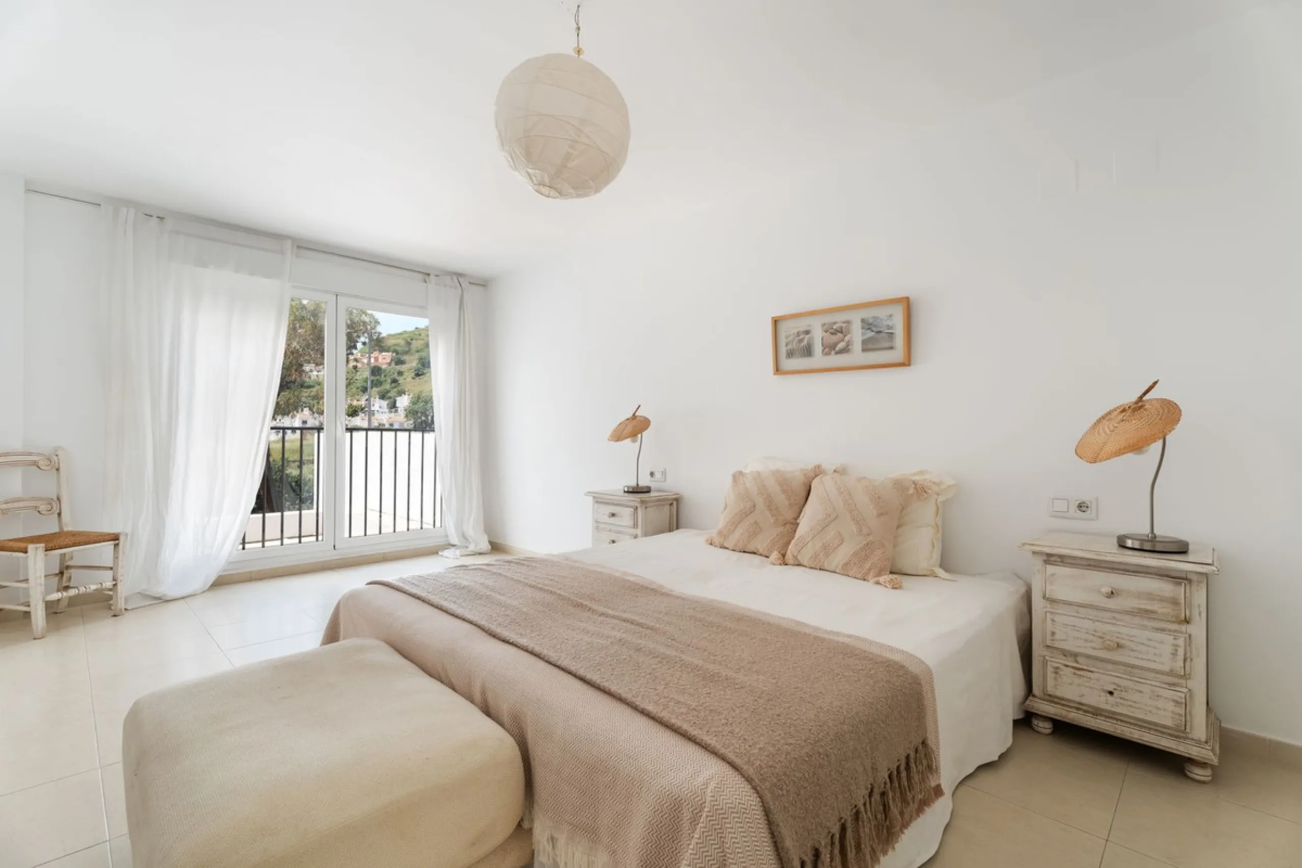 Spacious 2-Bedroom Apartment near Torrequebrada Golf & Walking Distance to the Beach.