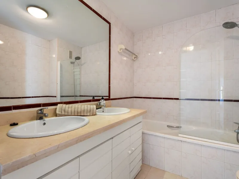 Spacious 2-Bedroom Apartment near Torrequebrada Golf & Walking Distance to the Beach.