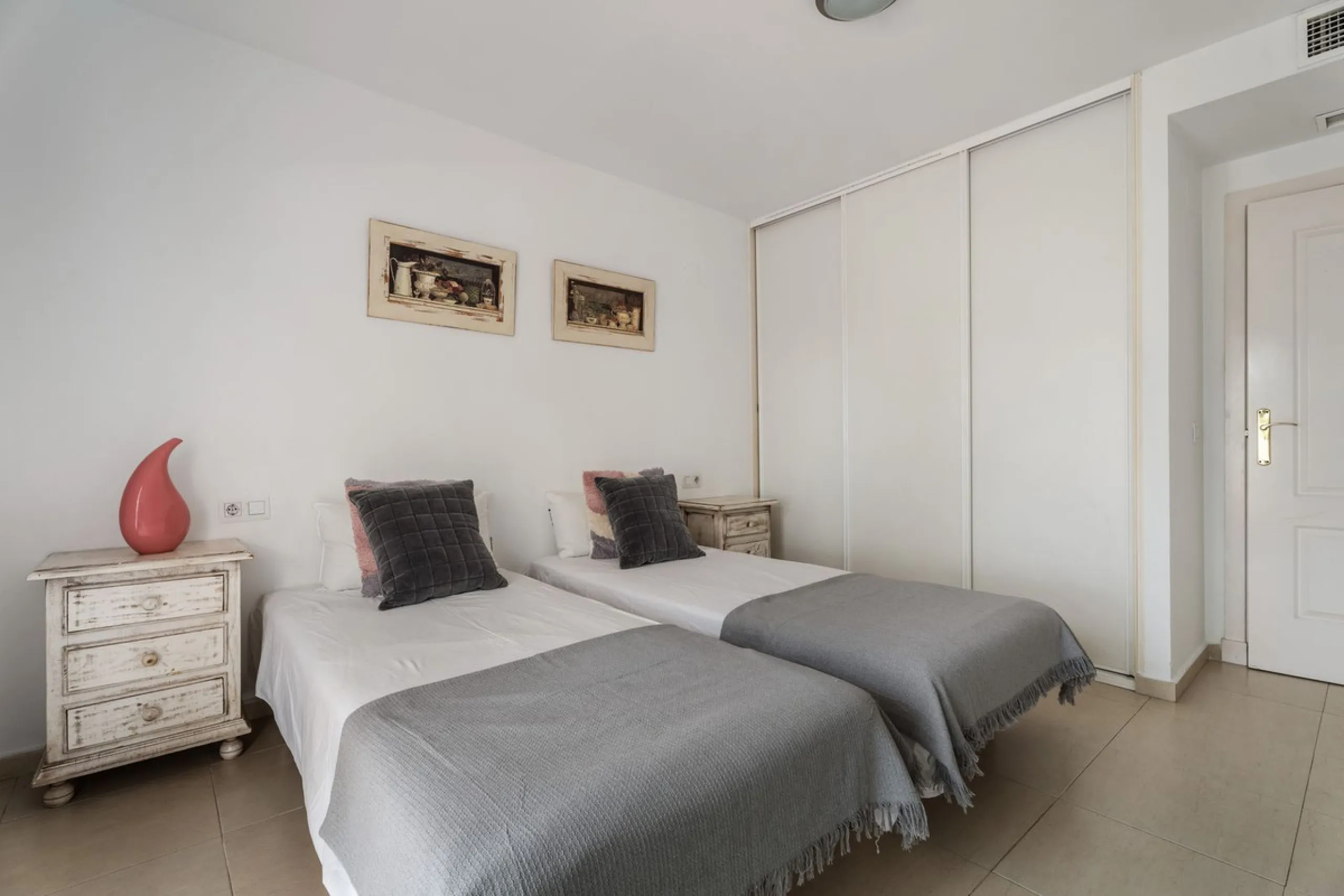Spacious 2-Bedroom Apartment near Torrequebrada Golf & Walking Distance to the Beach.