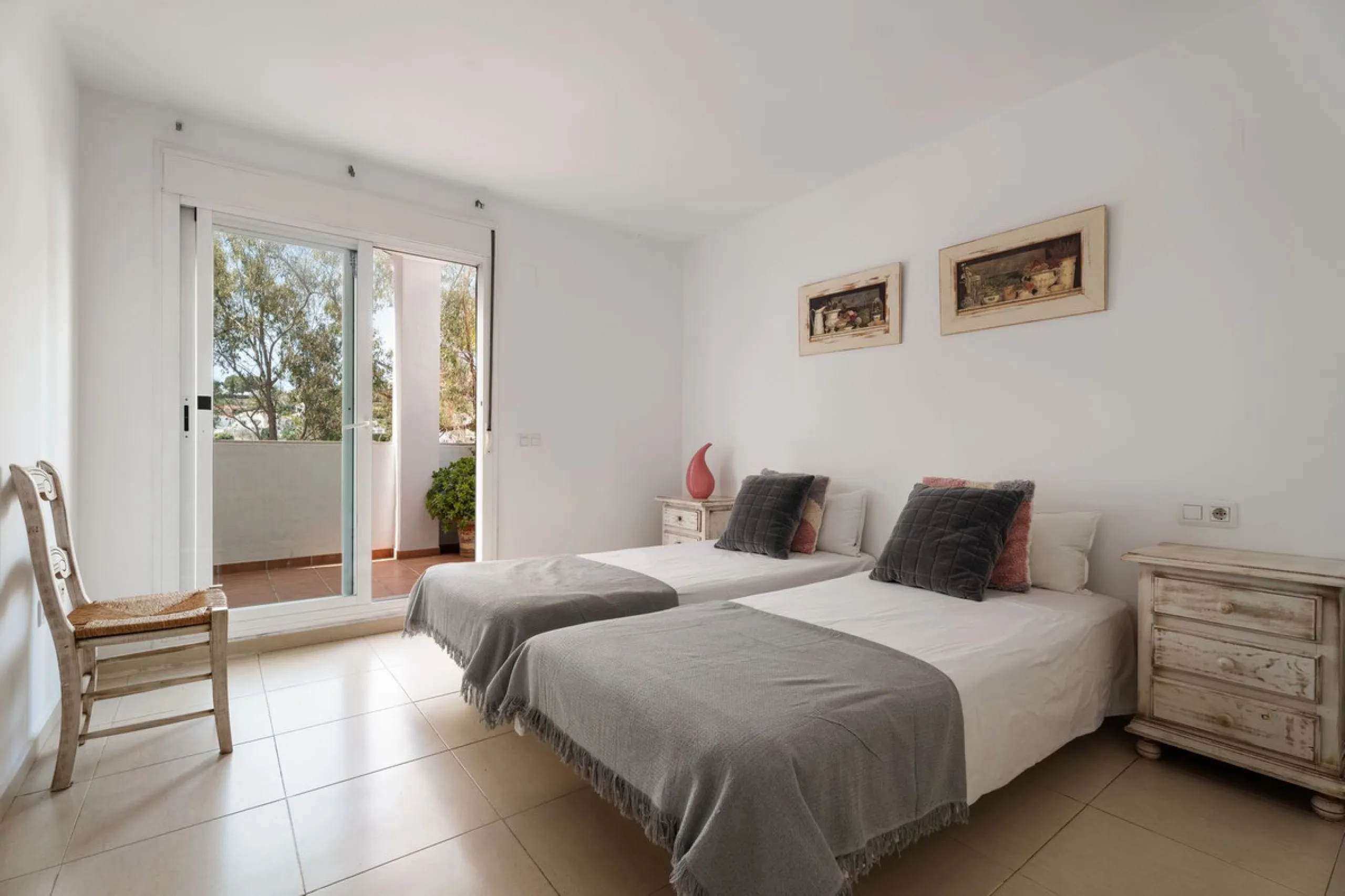 Spacious 2-Bedroom Apartment near Torrequebrada Golf & Walking Distance to the Beach.