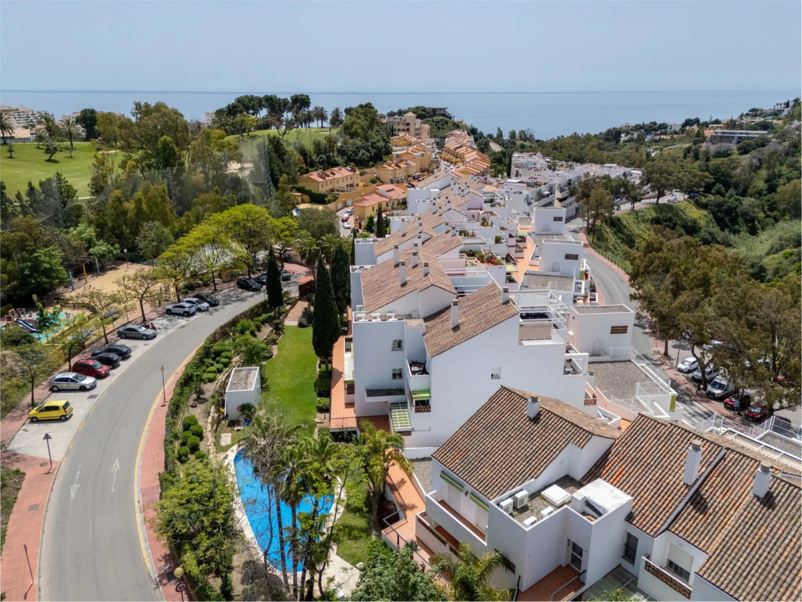 Spacious 2-Bedroom Apartment near Torrequebrada Golf & Walking Distance to the Beach.