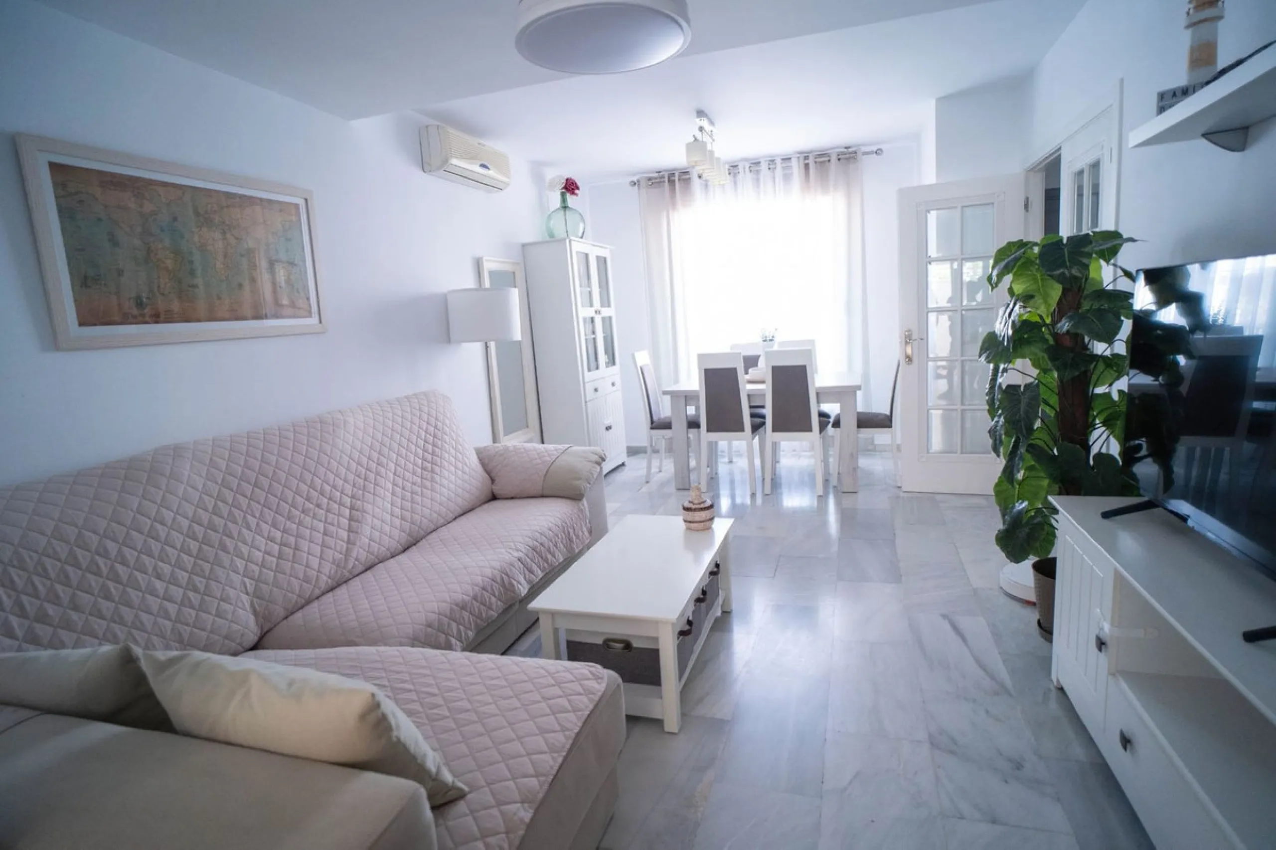 House - Semi-Detached House в продаже в Mijas, Málaga. В доме 6 спален и 3 ванных комнат. Площадь дома 200 м²