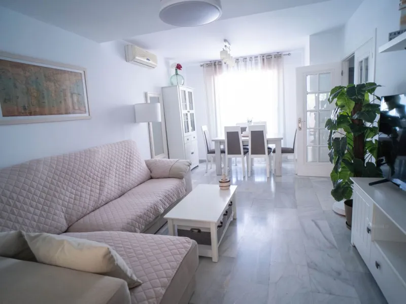 House - Semi-Detached House в продаже в Mijas, Málaga. В доме 6 спален и 3 ванных комнат. Площадь дома 200 м²