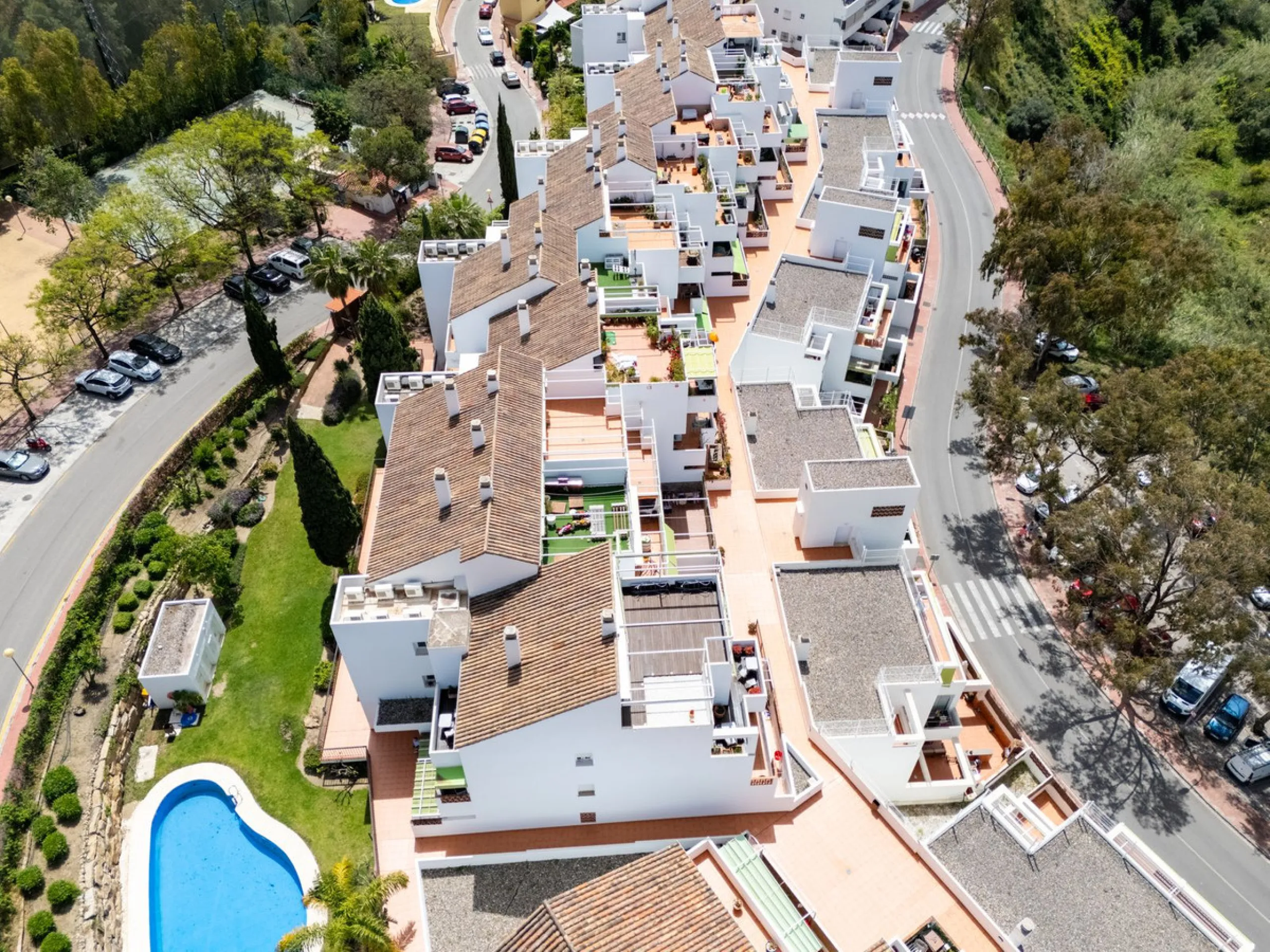 Spacious 2-Bedroom Apartment near Torrequebrada Golf & Walking Distance to the Beach.