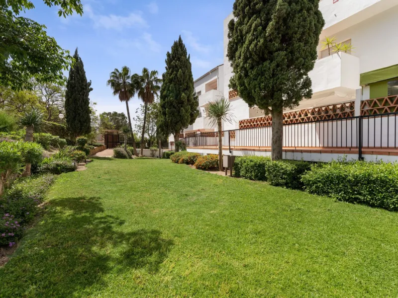 Spacious 2-Bedroom Apartment near Torrequebrada Golf & Walking Distance to the Beach.