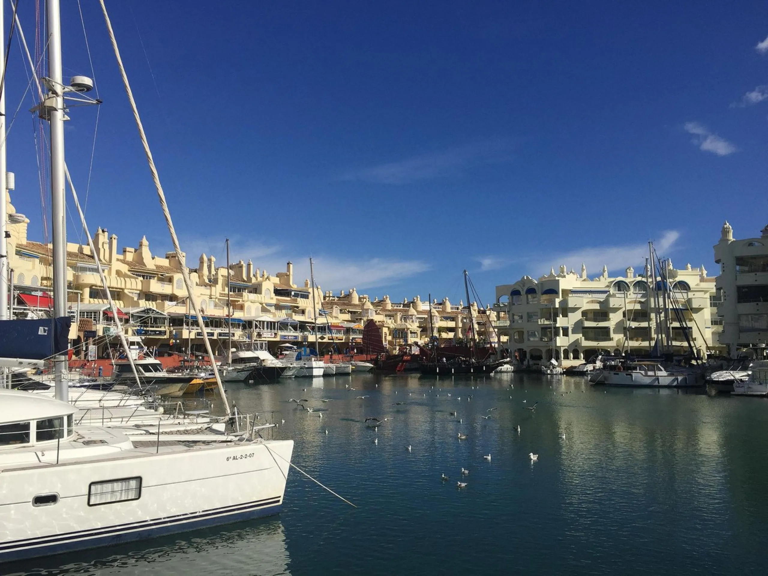 Spacious 2-Bedroom Apartment near Torrequebrada Golf & Walking Distance to the Beach.