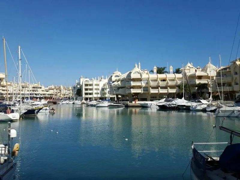 Spacious 2-Bedroom Apartment near Torrequebrada Golf & Walking Distance to the Beach.
