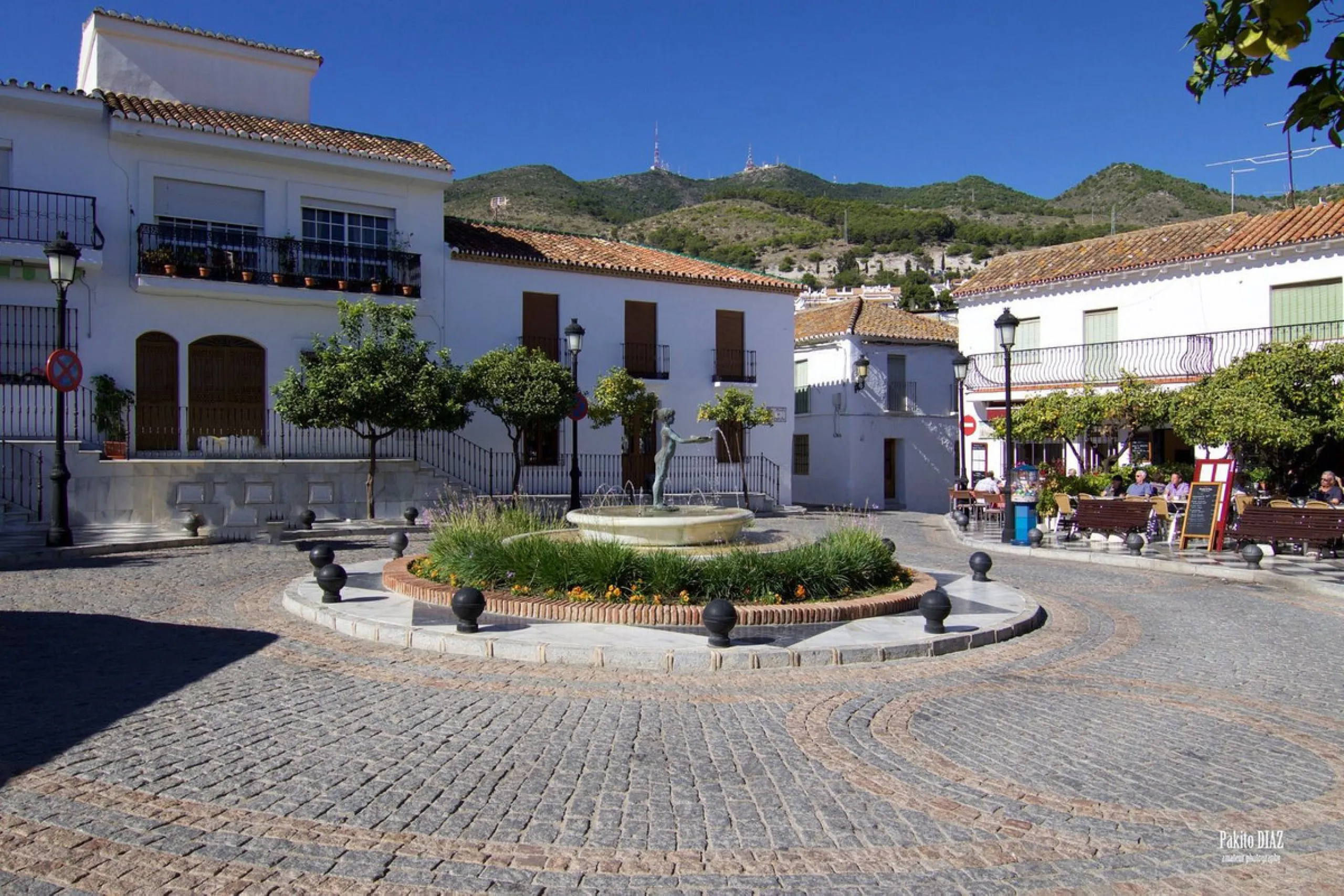 Spacious 2-Bedroom Apartment near Torrequebrada Golf & Walking Distance to the Beach.