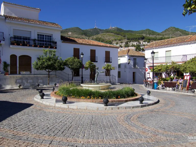 Spacious 2-Bedroom Apartment near Torrequebrada Golf & Walking Distance to the Beach.